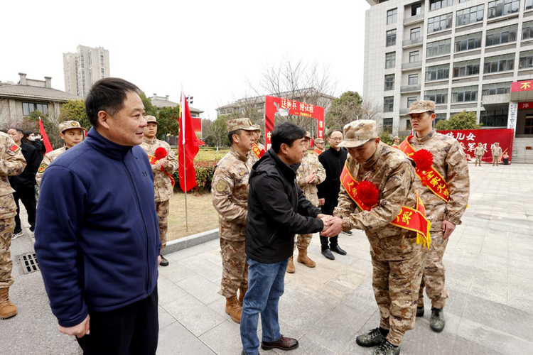 滁州全椒:欢送入伍新兵奔赴军营_fororder_图片4