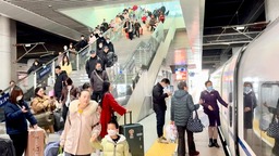 长三角铁路迎返程客流最高峰 当天预计发送旅客266万人次