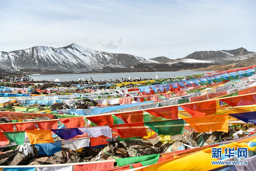 「新华网」高原圣湖思金拉措