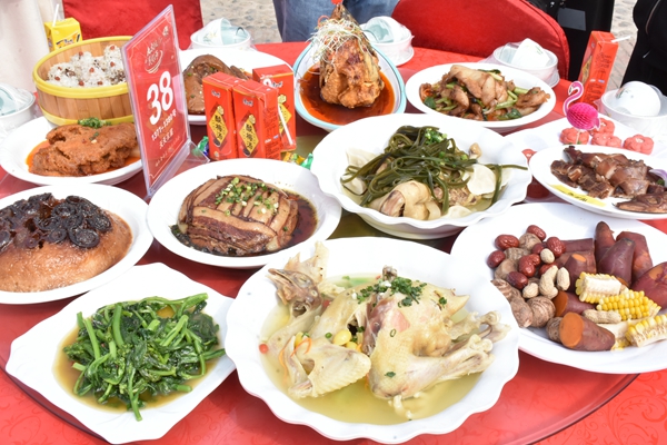 (转载)德阳广汉:千人同吃“九大碗” 吃出浓浓年味