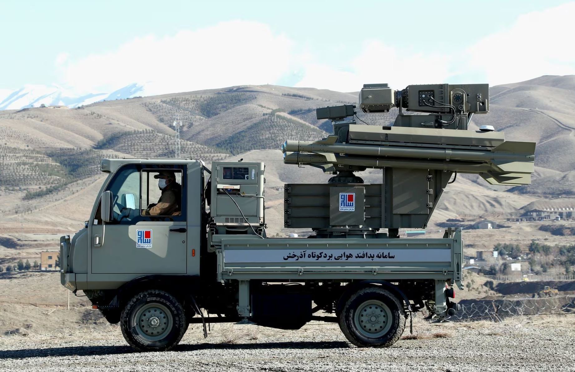 伊朗展示新型国产导弹“秀肌肉”