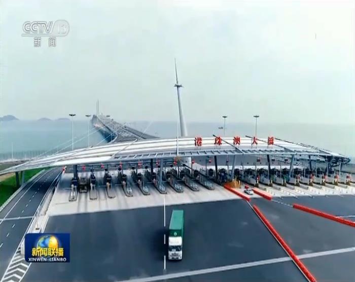 央视网：港珠澳大桥通车一年车流量超150万