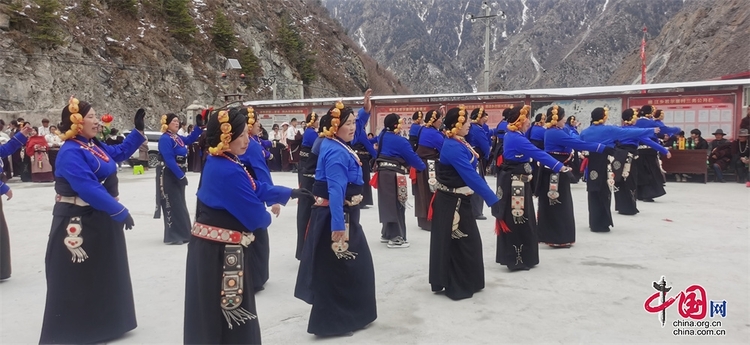 （转载）阿坝州松潘县岷江乡各族群众欢庆春节和藏历新年