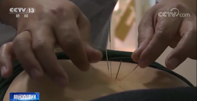 【央视网】全国中医药大会今天召开：我国中医药服务体系日益完善