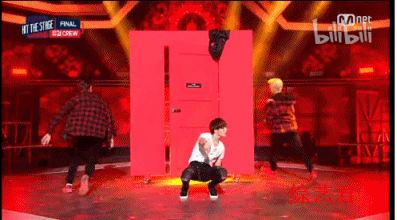 空翻电胸抖臀超性感!韩星跳舞血脉喷张(组图)