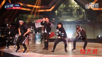 空翻电胸抖臀超性感!韩星跳舞血脉喷张(组图)