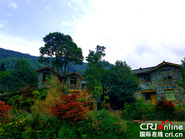 图片默认标题_fororder_蟹螺藏寨错落有致（摄影：刘逸梅）