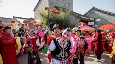В городском округе Вэйнань провинции Шэньси прошли разнообразные мероприятия, посвященные празднованию китайского Нового года_fororder_rBABCmXYQ1aAfzWfAAAAAAAAAAA800.6720x4480.1280x854