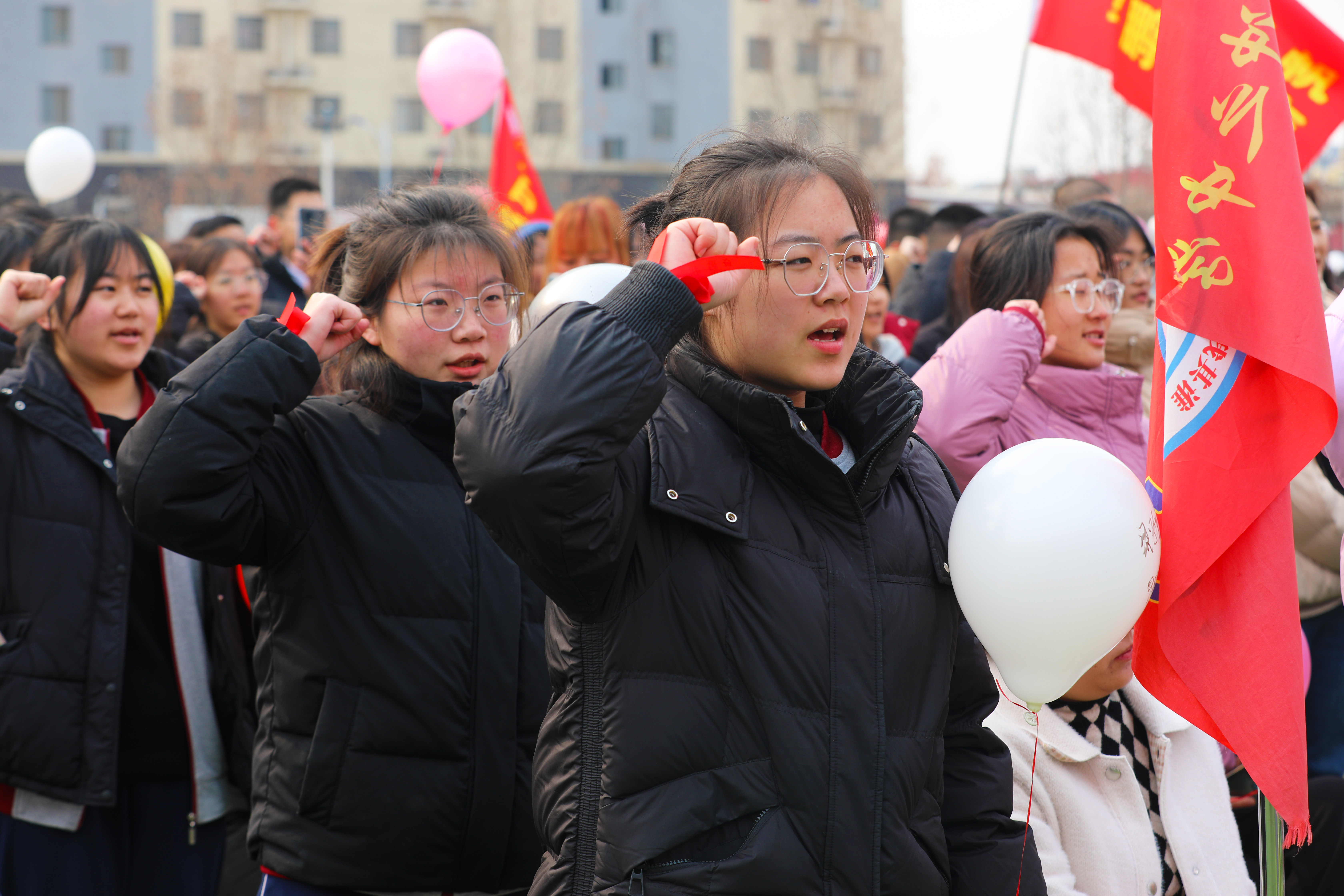 图片默认标题_fororder_图为涞水县祖冲之中学高三学生正在宣誓。(徐梓钰 摄).JPG