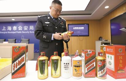 上海警方侦破“特供”假酒案_fororder_060229_p23