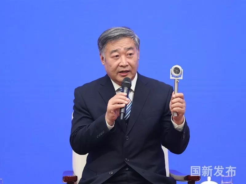 科技日报：智能京张高铁年底开通，列车实现自动驾驶