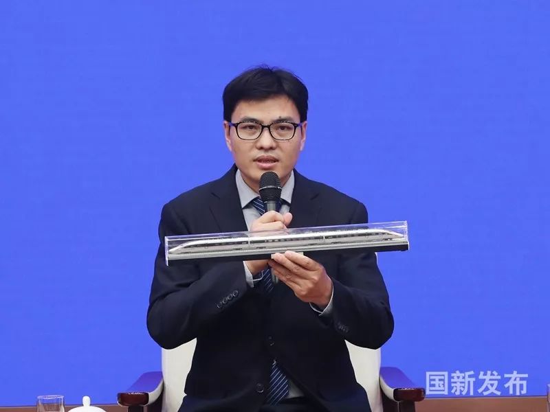 科技日报：智能京张高铁年底开通，列车实现自动驾驶