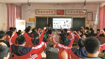 「中新网」“屏幕改变命运”外教版：给农村孩子打开一扇窗