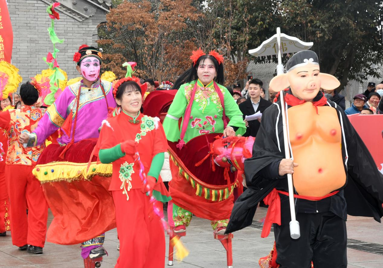 【镜观陕西】旋转、跳跃、“扭”不停歇 渭南临渭区千人秧歌“嗨”翻天_fororder_图片2