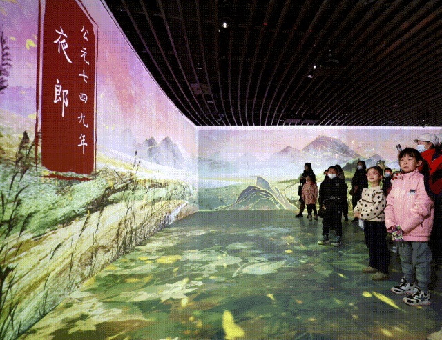 从“李白诗意”到“航天星海” 沉浸式艺术展带来多元体验! 从“李白诗意”到“航天星海” 沉浸式艺术展带来多元体验!