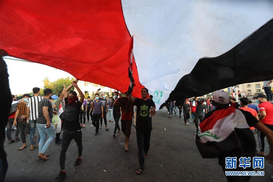 新华网@伊拉克新一轮示威抗议死亡人数升至63人