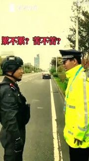 新华社@警察父子执勤偶遇，一转身父亲眼眶就红了……