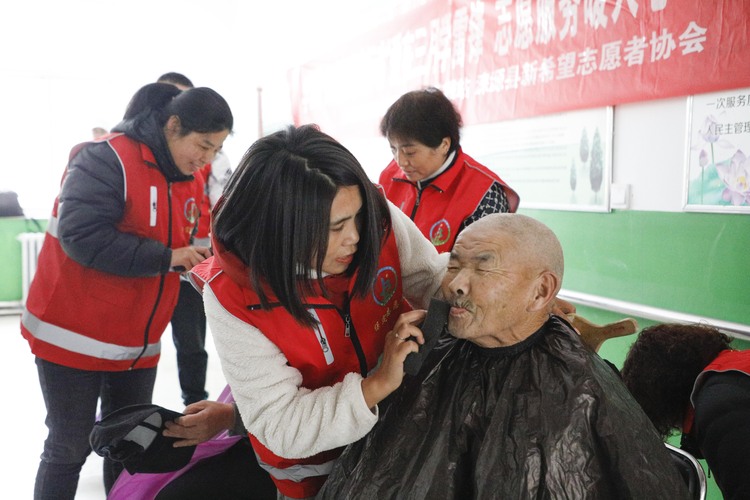 保定涞源:全城涌动爱心潮_fororder_1