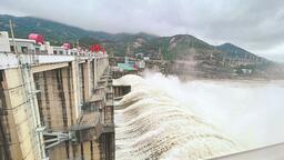 福建水口水电站今年首次开闸泄洪