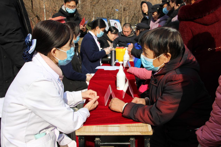 石家庄市新华区:公益“大集”进社区 为民服务零距离_fororder_图片 1