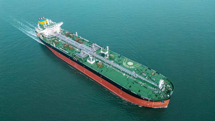 我国自主研发！11.5万吨原油船在大连交付