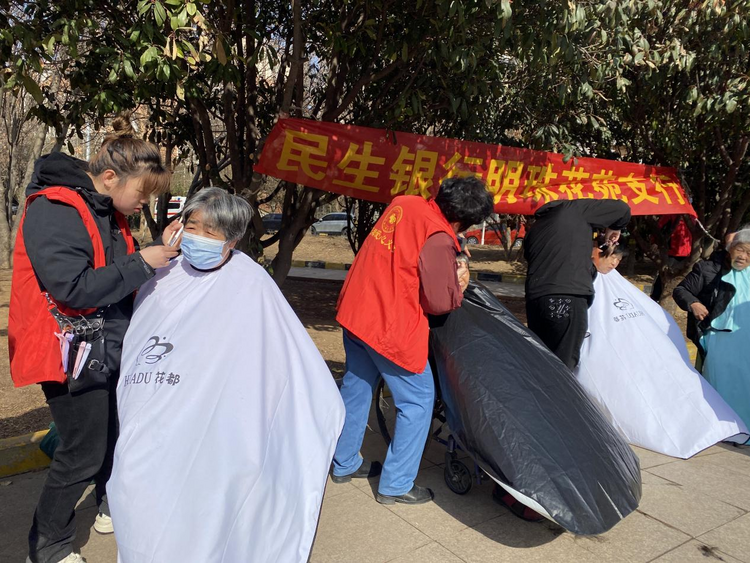 石家庄市新华区:公益“大集”进社区 为民服务零距离_fororder_图片 3