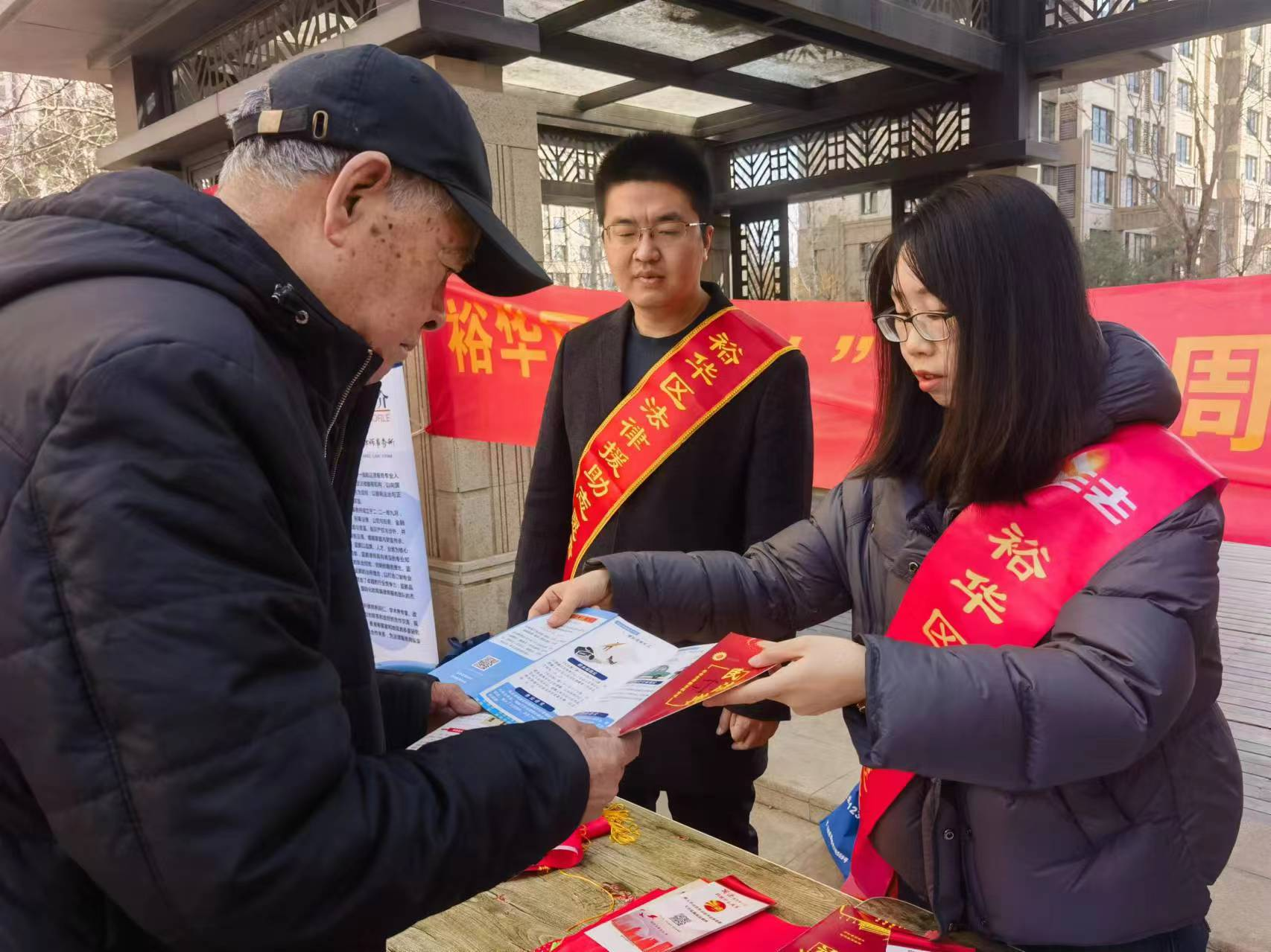 芬芳三月 热辣滚烫! 裕华区开展“三八”维权周法治宣传进社区活动_fororder_图片1