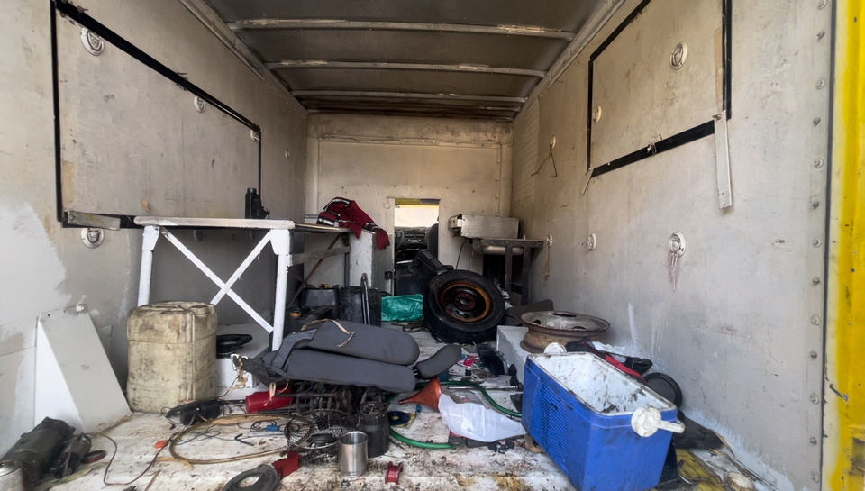 美国长期制裁下的无奈之举 委内瑞拉街头流动修车盛行