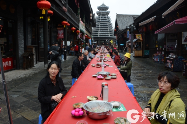 长桌宴摆出3.5公里！万人共度贵州丹寨“吃新节”