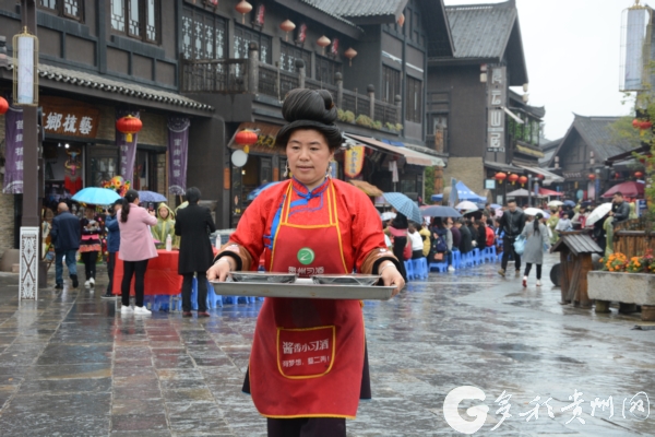 长桌宴摆出3.5公里！万人共度贵州丹寨“吃新节”