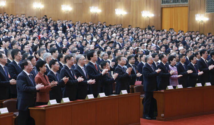 两会镜距离 | 从春天再出发