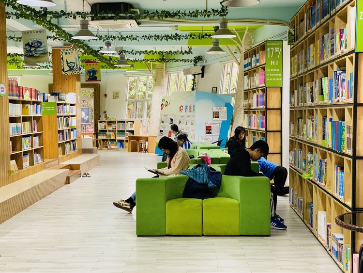 看深圳南山新创举： 学校图书馆转型为社区文化空间_fororder_阅读1