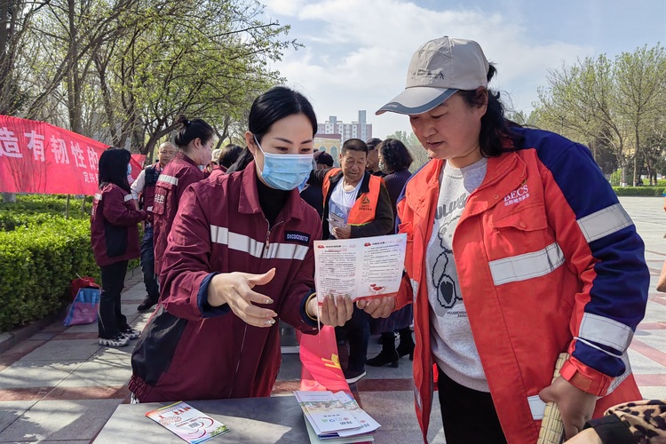 河北定兴:普及健康知识,筑牢卫生防线_fororder_003