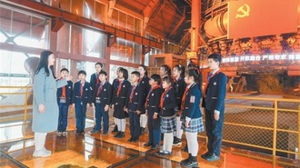 武汉红钢城小学沉浸式思政课探访“钢铁是怎样炼成的”