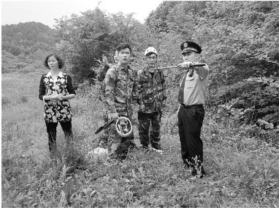82岁老太上山拔野笋失联 百人冒雨搜救无果