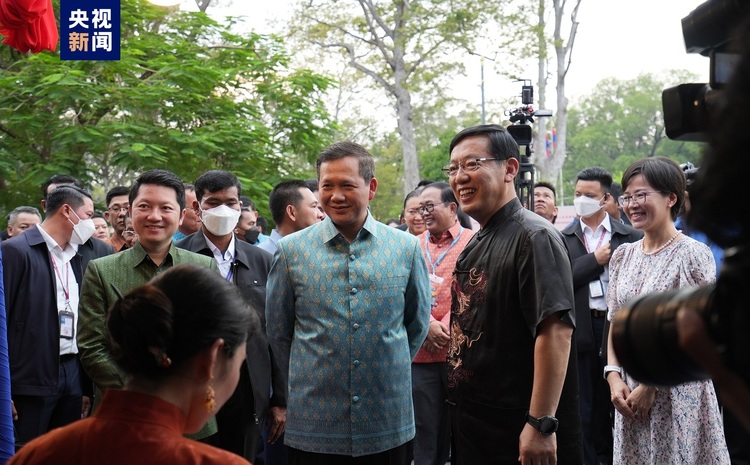 柬埔寨举行河水节庆祝活动 柬首相表示欢迎更多祖国游客