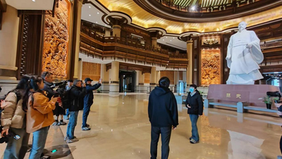 I giornalisti stranieri visitano il Parco Culturale Sun Tzu e il Palazzo di Santo Militare, fotografato da Hou Yanyan