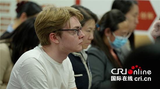 中国人民大学举办习近平外交思想的文化根基研讨会暨《民心相通的中国实践》新书发布会_fororder_image_202403211117 (1)