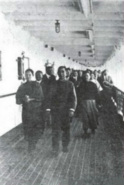 1924年11月13日，伍智梅、黄建勋夫妇作为随员与孙中山先生一同乘“春阳丸”轮北上。