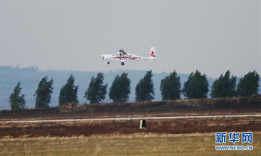 新华网■国内首架四座电动飞机首飞成功