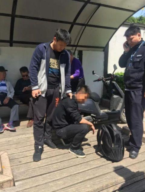贪图方便睡觉不锁门 放床头的手机竟不翼而飞
