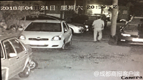 小区4辆车被泼腐蚀性液体车身损坏 嫌疑人被抓获