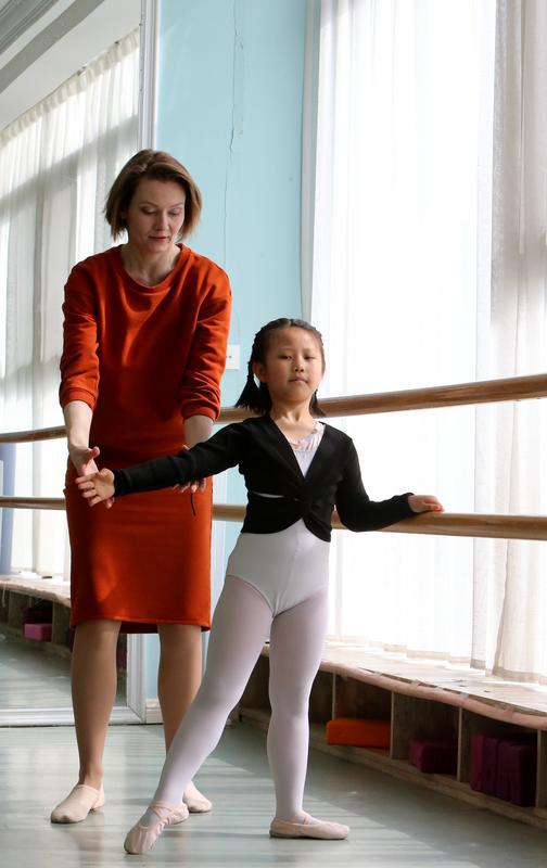 把芭蕾之美传授给西安孩子——记三位外国舞蹈教师别样的艺术之路