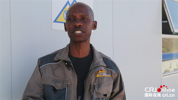 记者探访莱索托中方主导输水隧洞建设项目_fororder_莱索托籍职工塞科拉·莱图卡接受总台记者采访