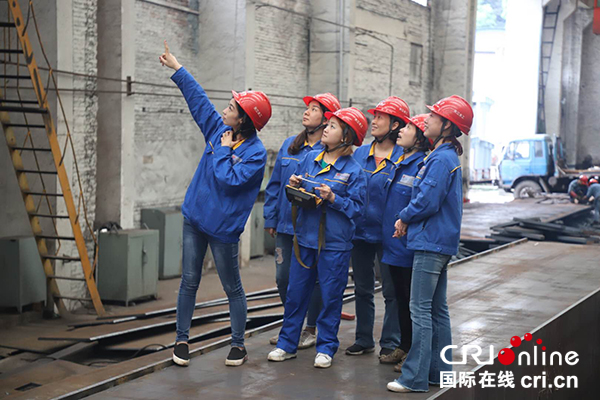 图片默认标题_fororder_天车班的巾帼们-水电七局供图