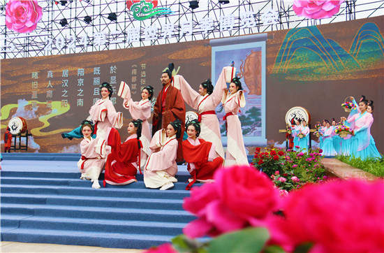 第二届世界月季博览会在河南南阳开幕_fororder_开幕式上表演的节目.JPG