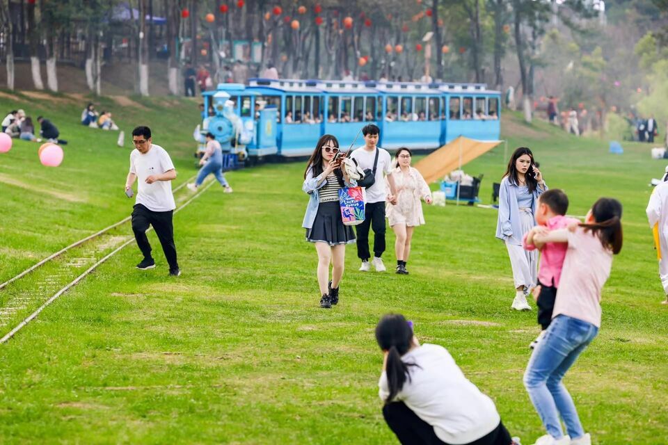 草原里的沙漠风情!黄陂景区上新“新玩法”