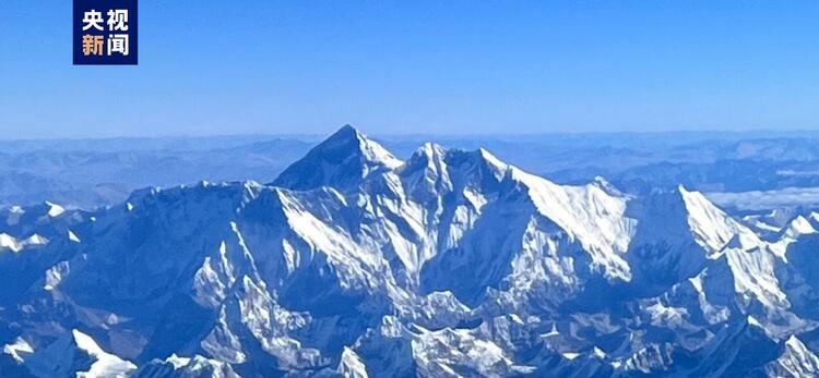 尼泊尔已为63名爬山者通告2024年珠峰攀爬许可证