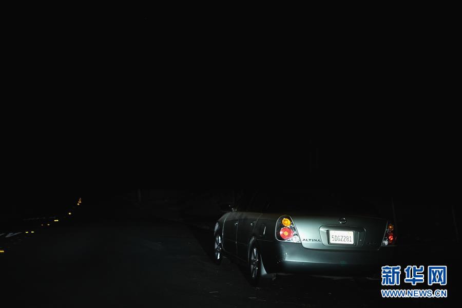 [新华网]美国加州山火致大规模停电