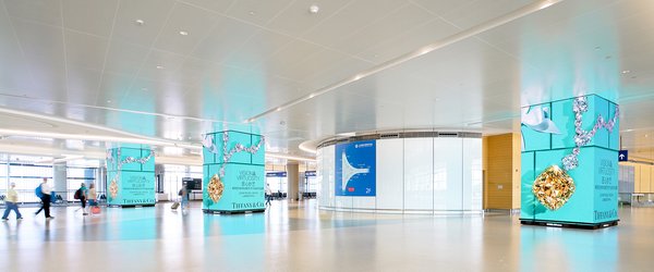智慧起航 -- 上海机场德高动量全新广告媒体展翅浦东卫星厅航站楼